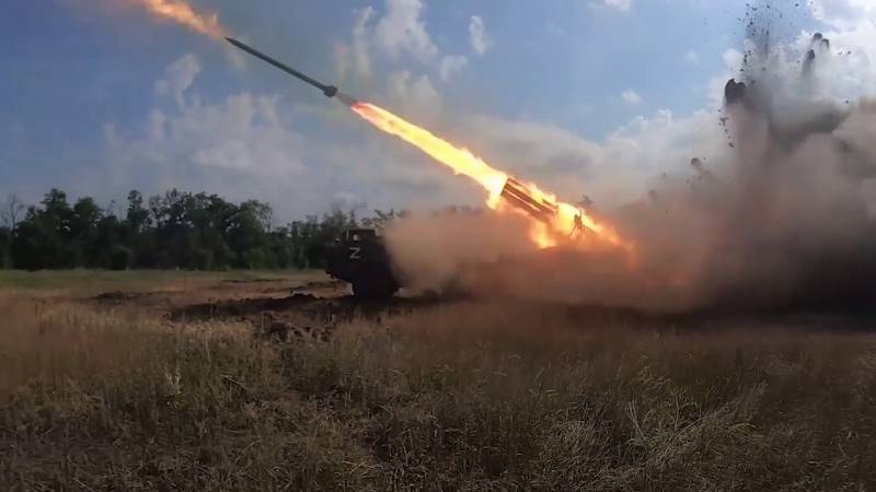 Артиллерия ВС РФ нанесла удары по военным объектам и скоплениям живой силы противника в Харьковской и Днепропетровской областях