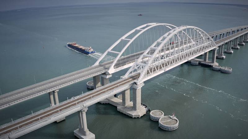 Американская пресса: Украина не имеет возможности для удара по Крымскому мосту, названному в Киеве «целью номер один»