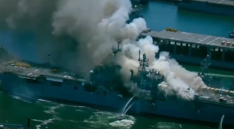 «Письма с выговорами и порицаниями»: в ВМС США ввели наказания в отношении более 20 моряков за пожар на корабле Bonhomme Richard